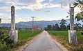 Gapura selamat datang dan jalan menuju Desa Rante Besi