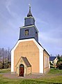 Kirche mit Ausstattung, Kirchhofsmauer, Kirchhof mit verschiedenen Grabmalen und Nebengebäude (eventuell Leichenhalle)