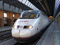 AVE en Sevilla, en la estación de Santa Justa, tren Serie 100 de Renfe.JPG