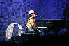 Keys performing at the Consumer Electronics Show in 2004 Alicia Keys at CES 2004.jpg