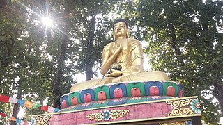 socha Buddhy v Buddha Stupa, Chitwan