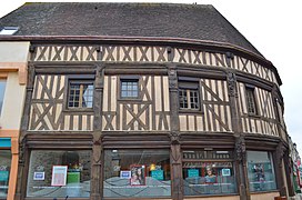 La maison à pans de bois.