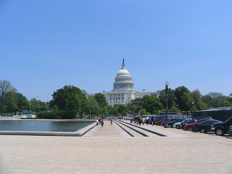 ファイル:Capitol building over reflecting pool - desc-long shot - from-DC1.jpg