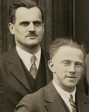 English: Physicists Arthur Compton and Werner ...