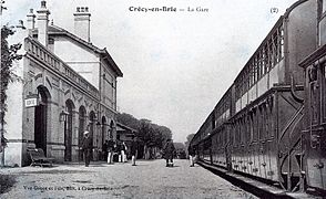 En gare de Crécy-la-Chapelle.