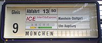 Zugzielanzeiger mit Fallblattanzeige am Gleis 9 des Hauptbahnhofs Frankfurt am Main (Typ AEG, bis September 2005)