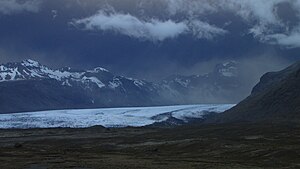 Aschewolke des Grímsvötn-Ausbruchs 2011 über dem Skaftafellsjökull