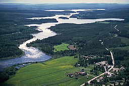 Flygfoto över Haverö strömmar och närmast i bild Kölsillre.