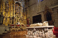 Sepulcro del cardenal Cervantes, en la Capilla de San Hermenegildo de la Catedral de Sevilla, tallado por Lorenzo Mercadante de Bretaña.