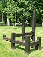C. Visser, 1967: sculptuur 'Grote Auschwitz', staal