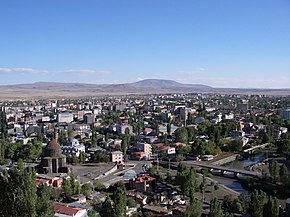 Kars şehri, sağdaki resimde Kars Çayı