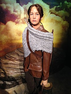 Jennifer Lawrencen näyttelemää Katnissia esittävä vahanukke Madame Tussaudsin vahakabinetissa Lontoossa.