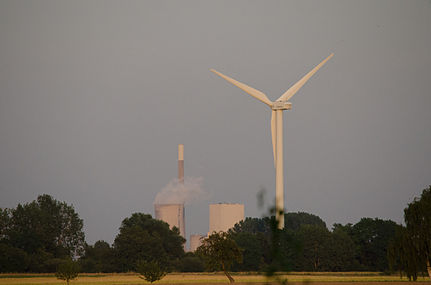 Kohlekraftwerk Mehrum und Windkraftanlage *