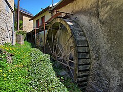 Belle roue à aubes sur le canal des meuniers.