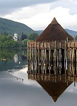 Crannóg reconstruido en Loch Tay.