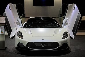 Frameless butterfly doors on Maserati MC20