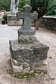 Steinkreuz im Hof der romanischen Kapelle Saint-Martin de Fenollar nahe Maureillas-las-Illas