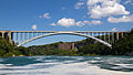 Rainbow Bridge medzi Kanadou (vľavo) a USA (vpravo)