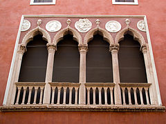 Palazzo Braschi, quadrifora