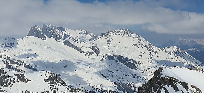 Piz Forbesch (links) und Piz Arblatsch, aufgenommen vom Piz Scalotta.