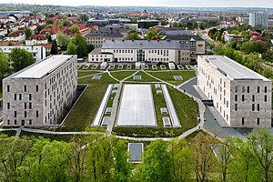 SLUB Dresden mit Trefftz-Bau der TU Dresden mittig im Hintergrund, 2024