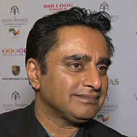 Sanjeev Bhaskar, OBE, komik a kancléř univerzity v Sussexu