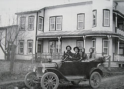 Magasin général et bureau du docteur Édouard Martin, Saint-Émile-de-Suffolk, vers 1920