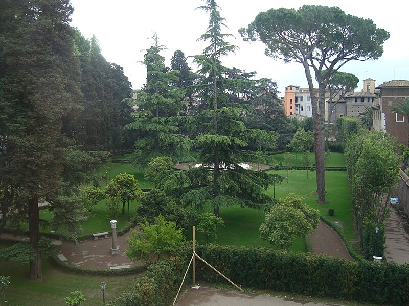 File:Villa varnesina, giardini.JPG