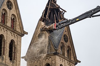 Demolição da Igreja de São Lambertus, Immerath (2018) para abrir espaço para uma mina de superfície.