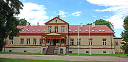 Adaverská škola v budově bývalého zámku