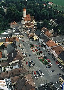 Luftaufnahme des Hauptplatzes von Aspang-Markt