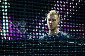 Calvin Harris au Rock in Rio de Madrid, en 2012. (définition réelle 3 000 × 2 000)