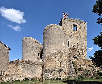 Vue générale du château Saint-Hugues.