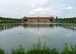 Centre funéraire et plan d'eau du cimetière Nord.