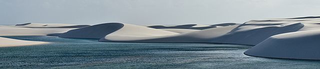 Dunes du parc national des Lençóis Maranhenses .