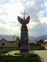 Орел с мечом и крестом, в Спитаке, во дворе церкви Святого Арутюна