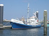 KNRM-reddingboot 'Gebroeders Luden' in de haven van Lauwersoog (2005).