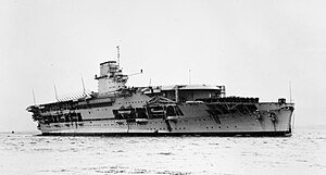 HMS Courageous po přestavbě na letadlovou loď