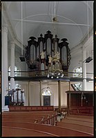 Lohman-hoofdorgel en Meijer-koororgel in de kerk van Farmsum