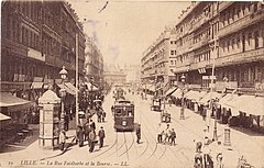 LILLE - La rue Faidherbe et la Bourse