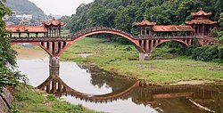 Vecchio ponte ad arco in pietra a Leshan