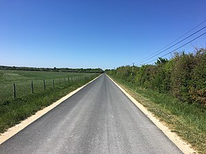 La route départementale 21 à Mézières-en-Brenne en 2020.