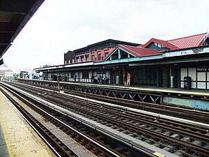 Marcy Avenue - BMT Manhattan bound platform.jpg