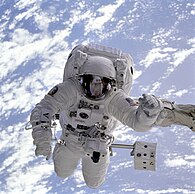 Michael Gernhardt în spațiu în timpul STS-69 în 1995.jpg
