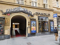 Vchod do Divadla Kalich z ulice Jungmannova