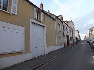 Rue Gabriel-Péri, en montée.