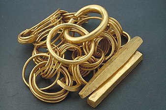 Timboholmsskatten är en guldskatt hittad 1904 på Timboholms ägor i utkanten av Skövde i Västergötland (folkvandringstiden, ca 400–500-tal).