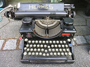 English: Typewriter "Hermes" Deutsch...