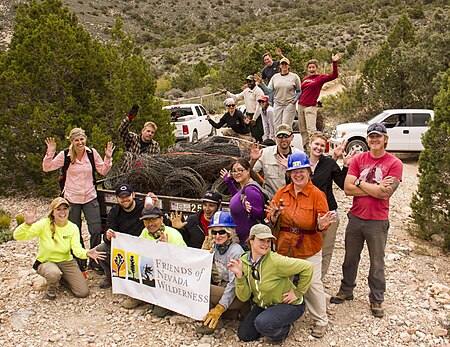 Volunteers Remove Defunct Fencing 16-04-24 Sterling JWitt 02 (27196172215).jpg