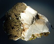 Natrolit iz bazaltov v vzhodni Grenlandiji